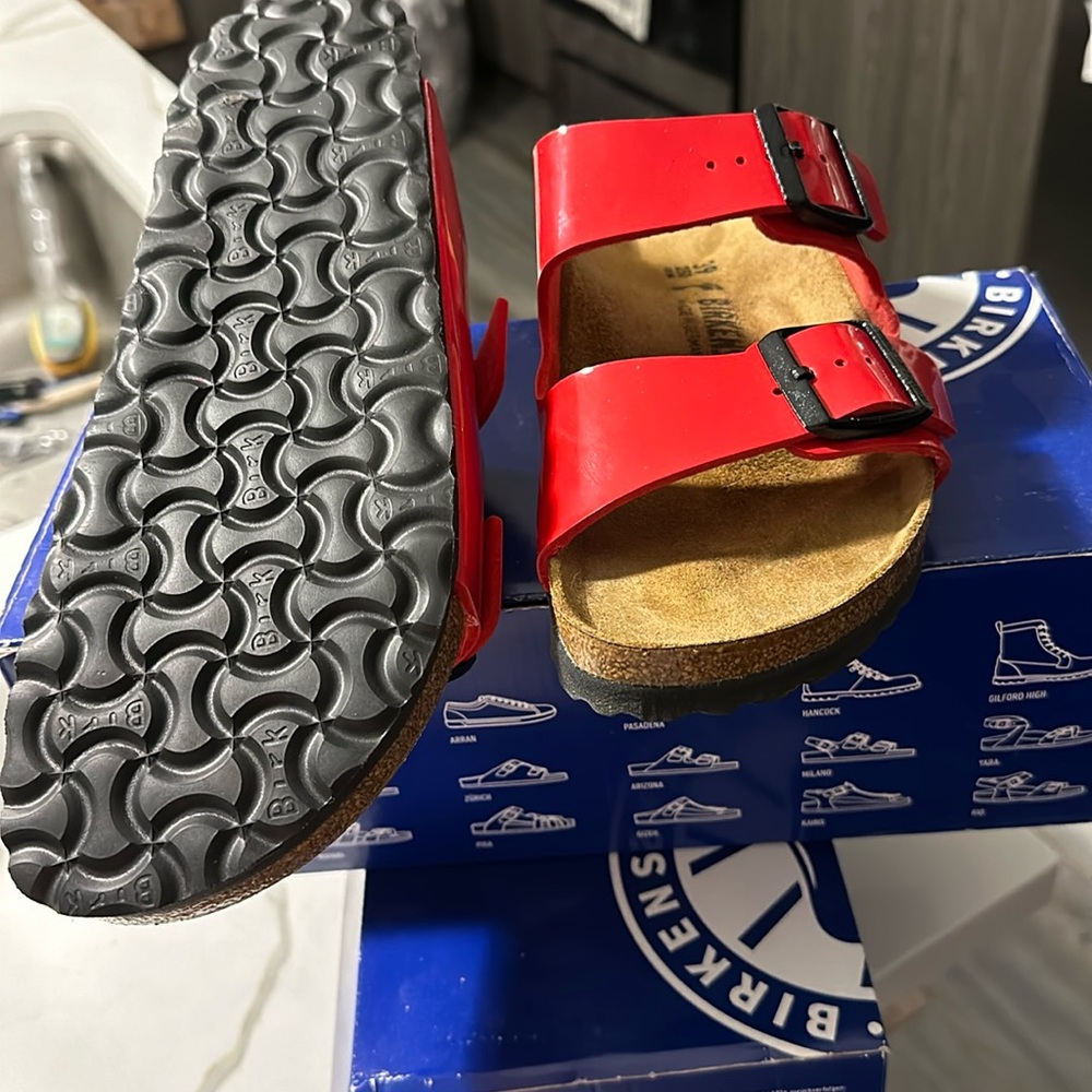 Birkenstock never used. They are gourgeos!!!!